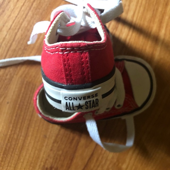Red and white Converse all stars for babies , size 2 - Picture 2 of 3